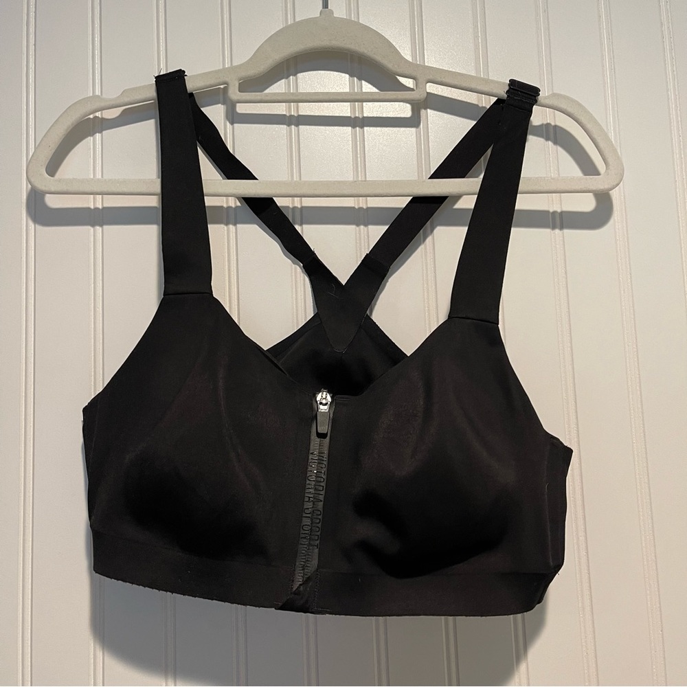 Victoria’s Secret front zip sports bra size 36C